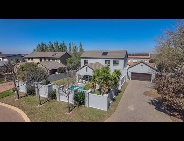 4 BEDROOM HOUSE FOR SALE IN MIDSTREAM HILL